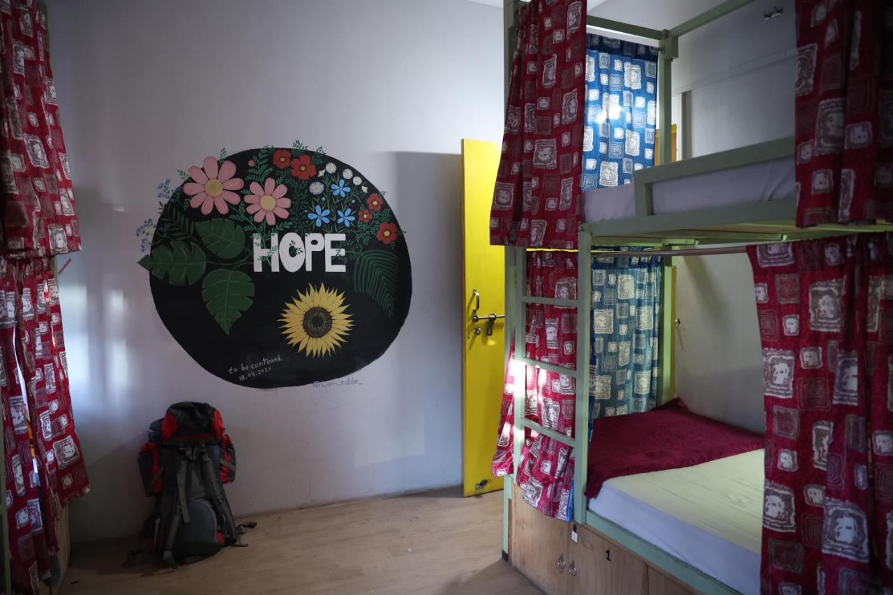 Good Vibes Hostel Varanasi Eksteriør billede