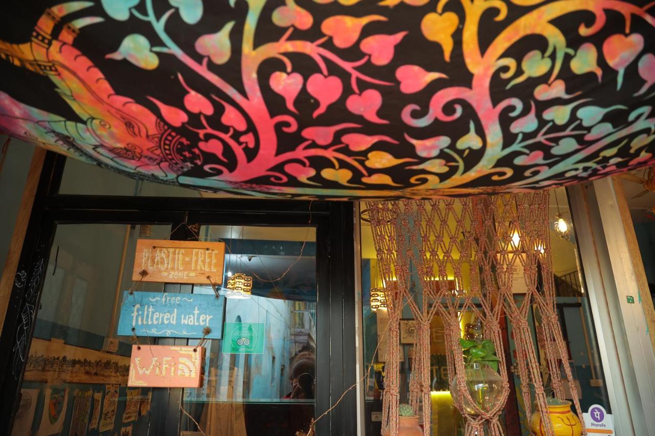 Good Vibes Hostel Varanasi Eksteriør billede