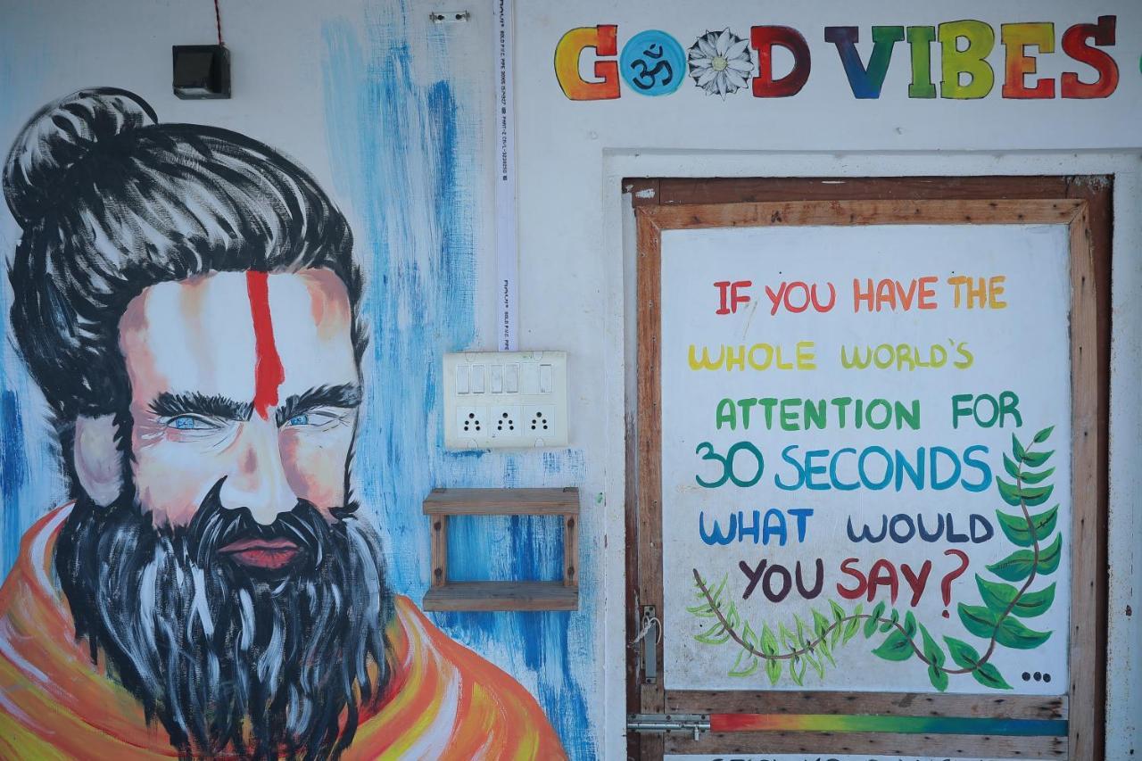 Good Vibes Hostel Varanasi Eksteriør billede