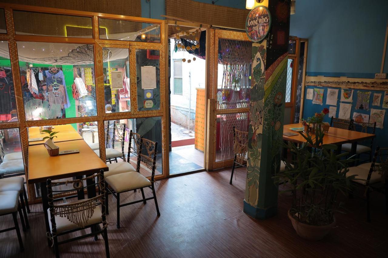 Good Vibes Hostel Varanasi Eksteriør billede